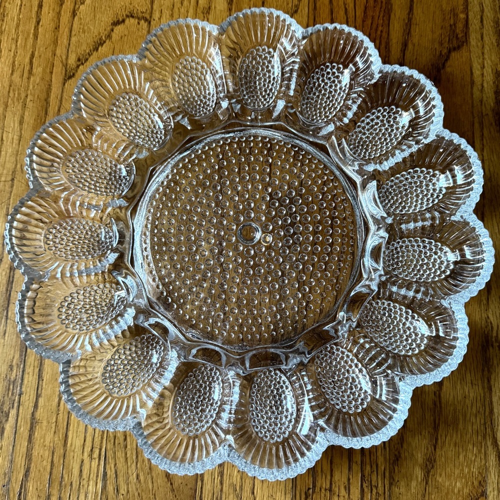 🆕 Vintage deviled egg dish. So fun!